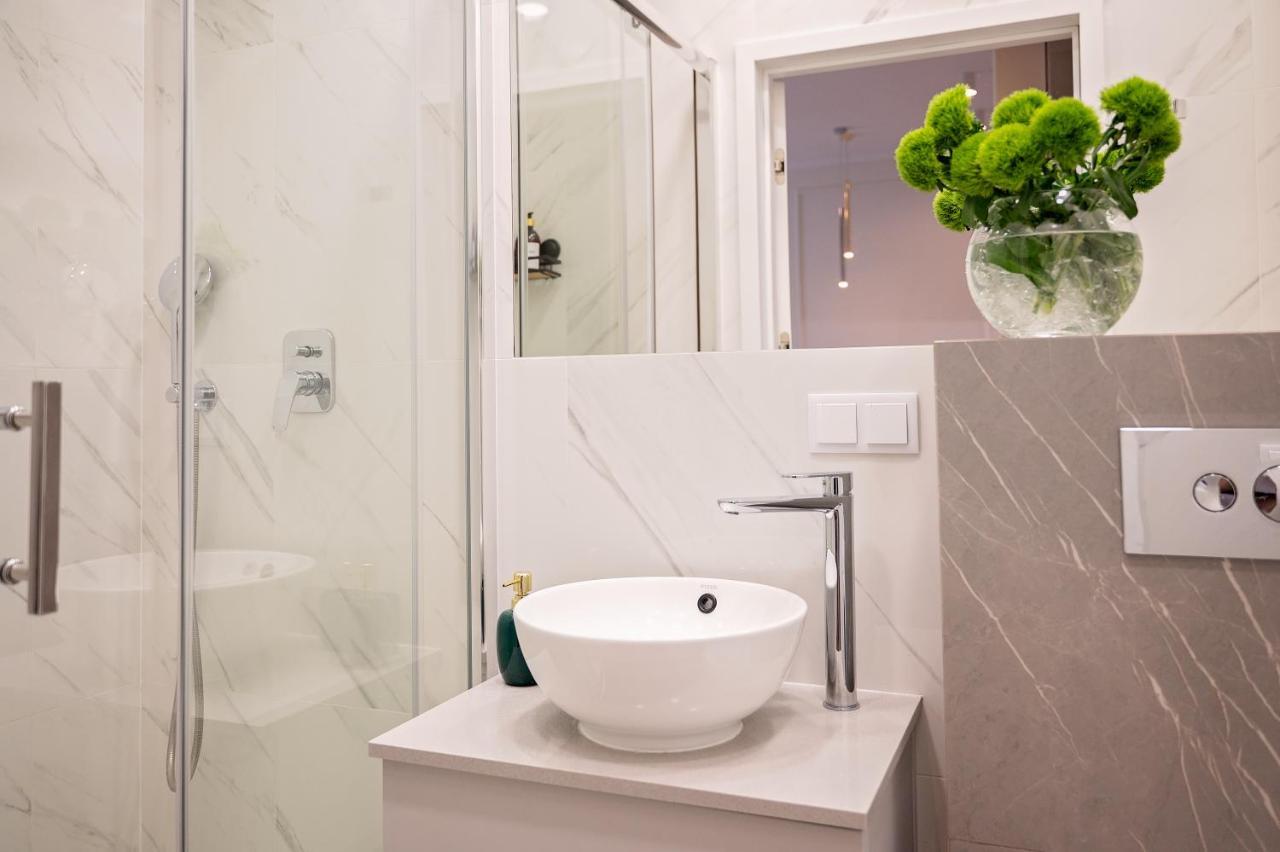 Mennica Residence - Grzybowska 43A Warsaw Luaran gambar