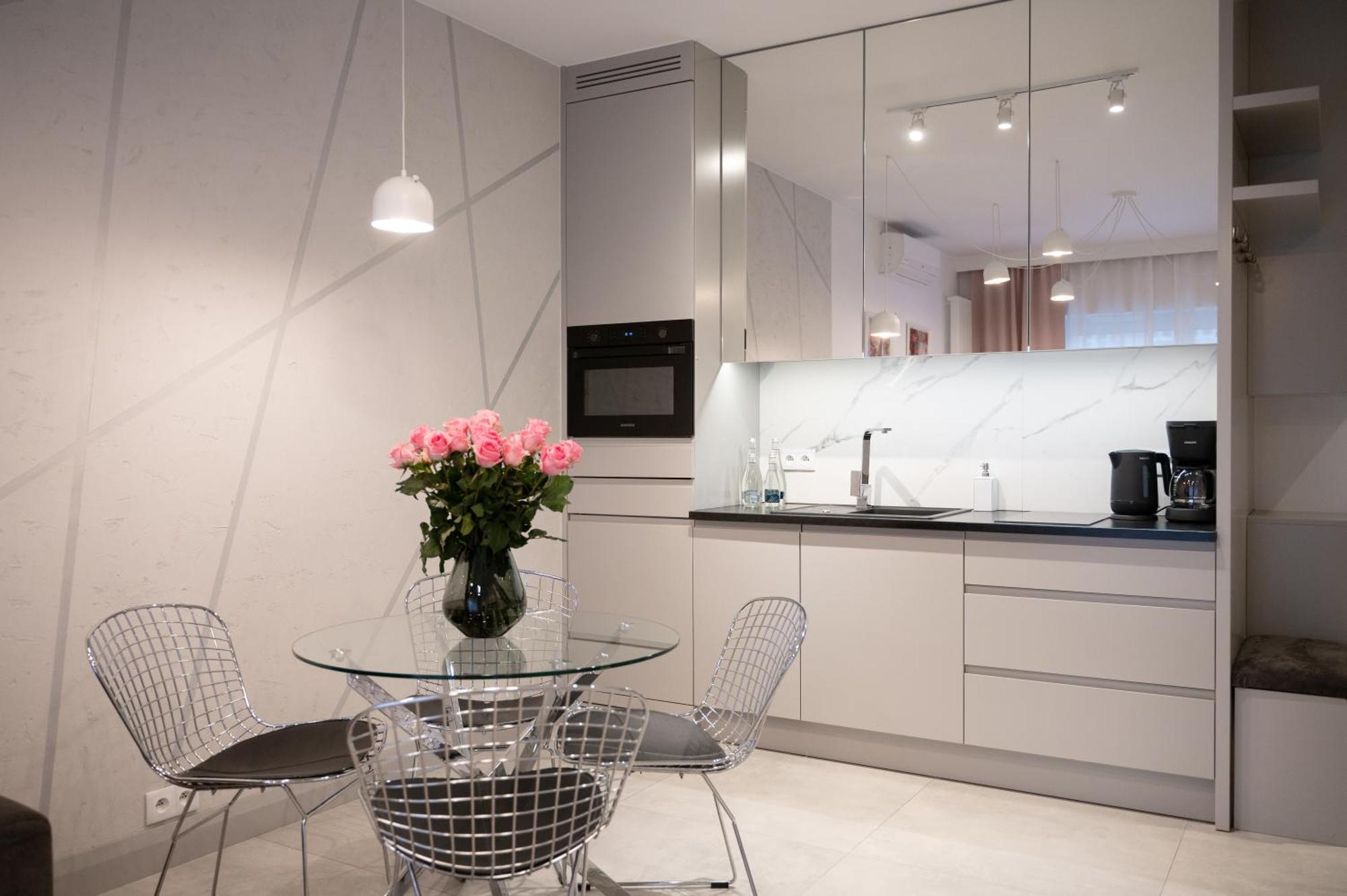Mennica Residence - Grzybowska 43A Warsaw Luaran gambar
